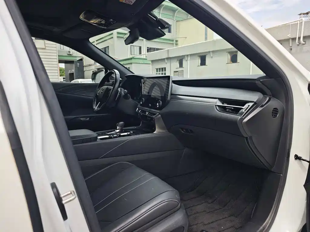 Lexus RX — миниатюра 13