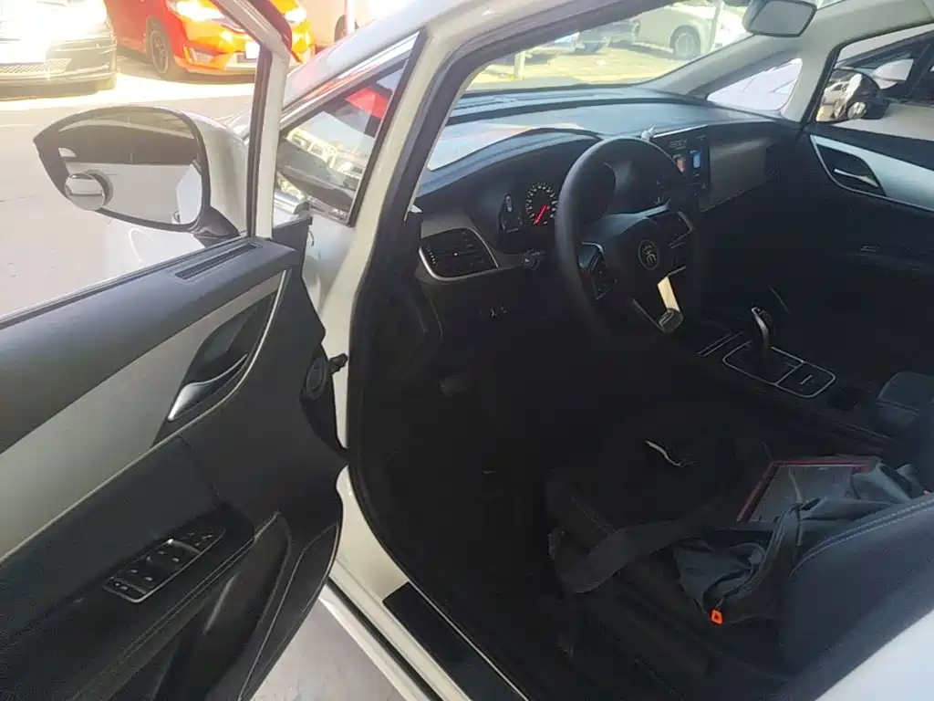 BYD MAX — миниатюра 16