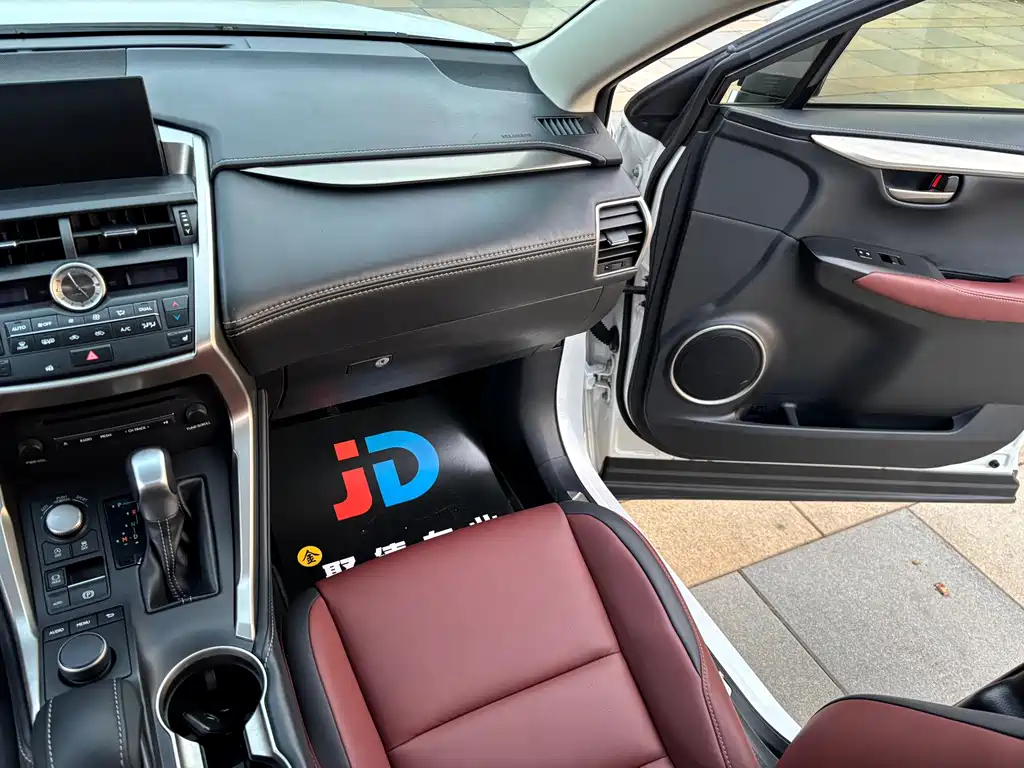 Lexus NX — миниатюра 24