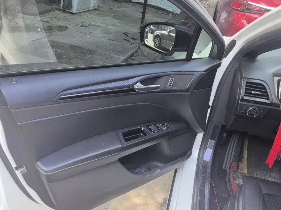 Ford Mondeo — миниатюра 7