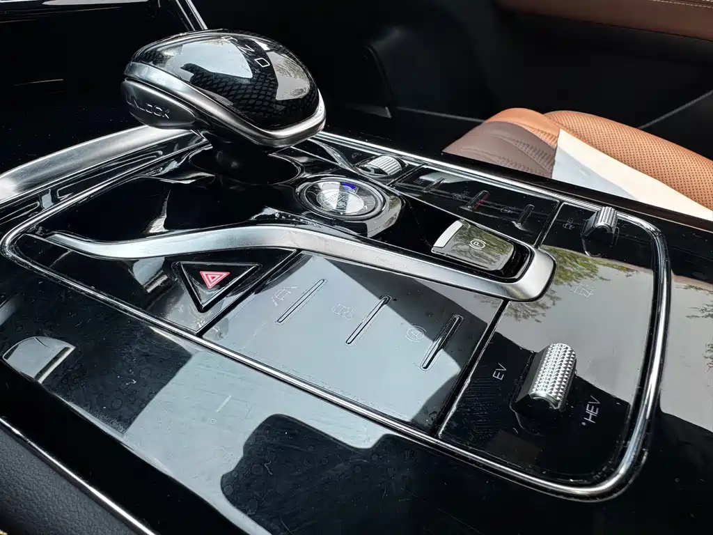 BYD Tang New Energy — миниатюра 15