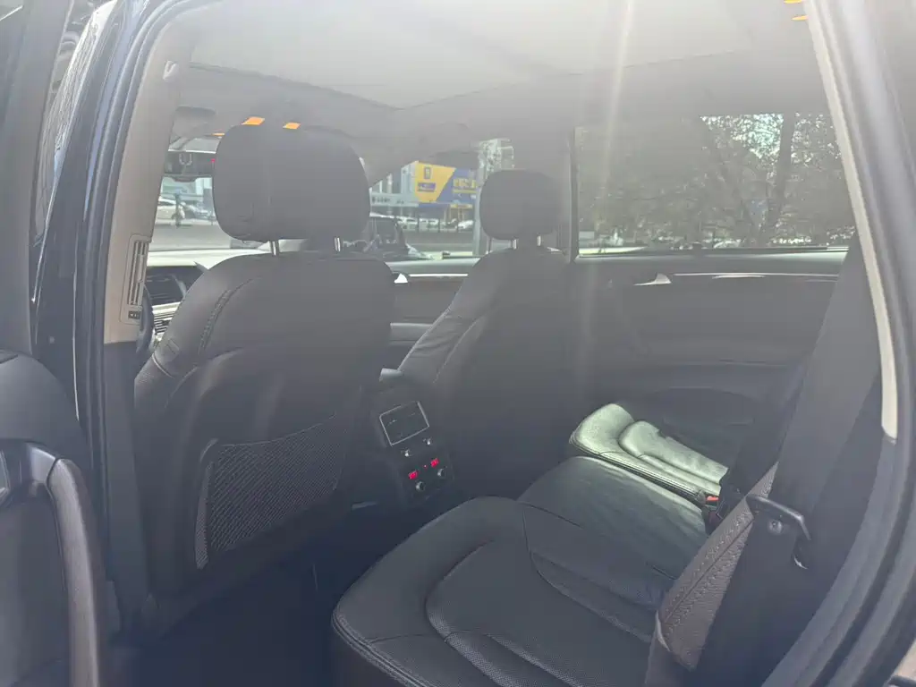Audi Q7 — миниатюра 9