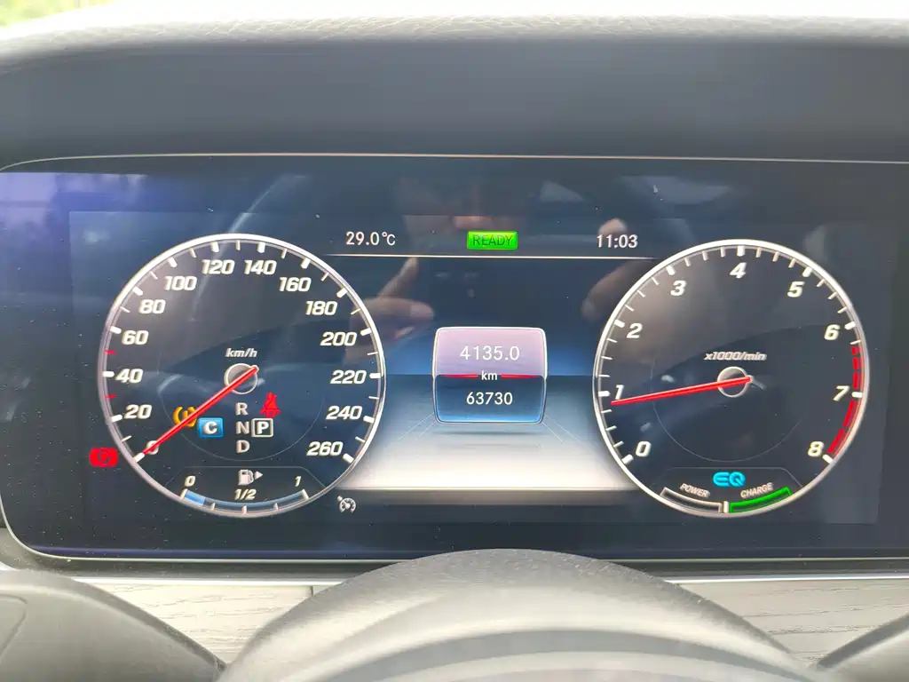 Mercedes-Benz E-Class — миниатюра 9