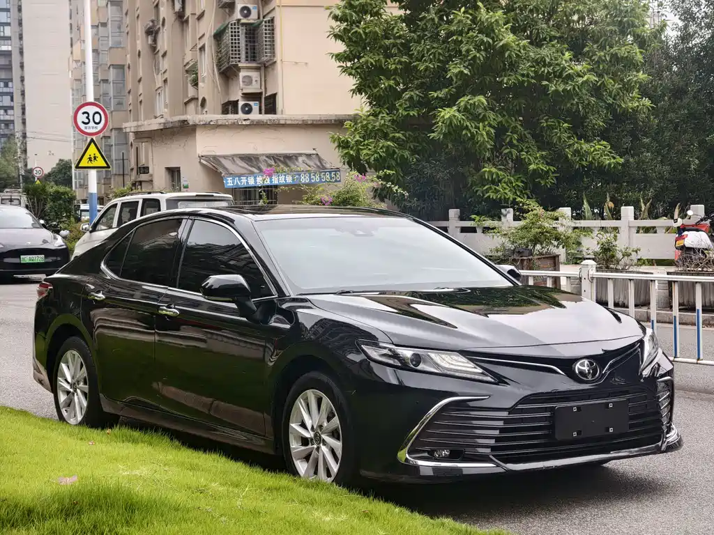 Toyota Camry — миниатюра 2