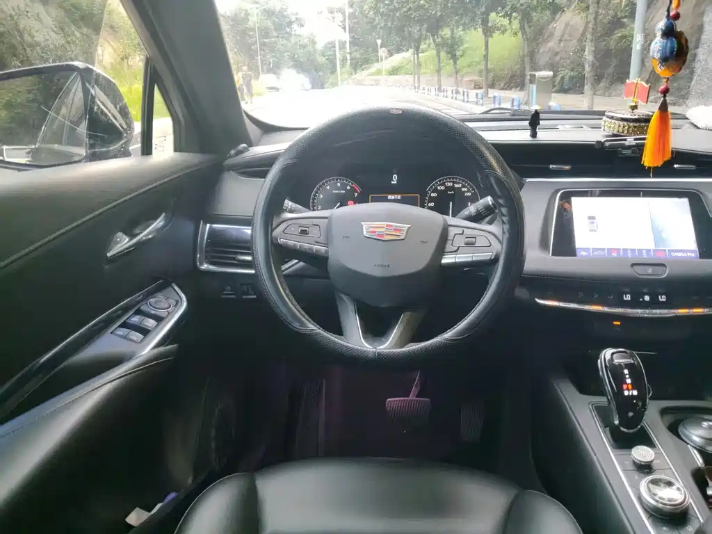 Cadillac XT4 — миниатюра 14