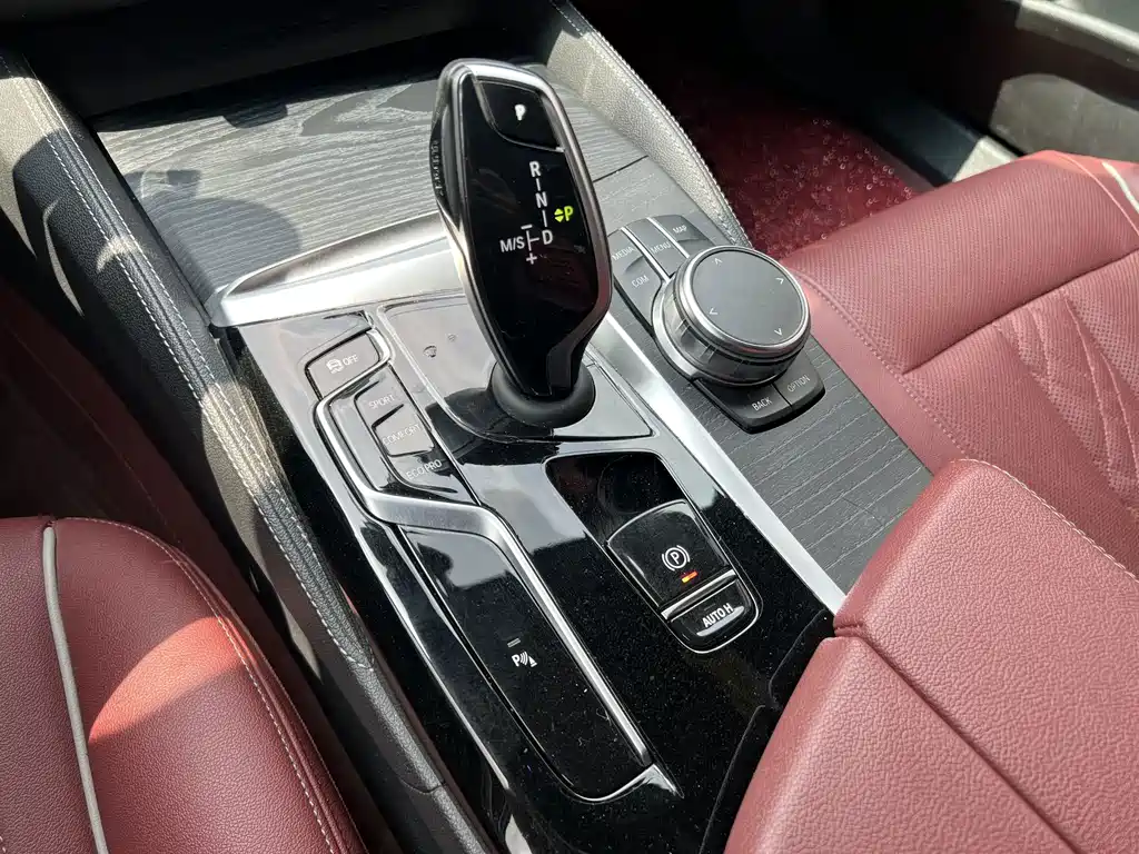 BMW 5 Series — миниатюра 10