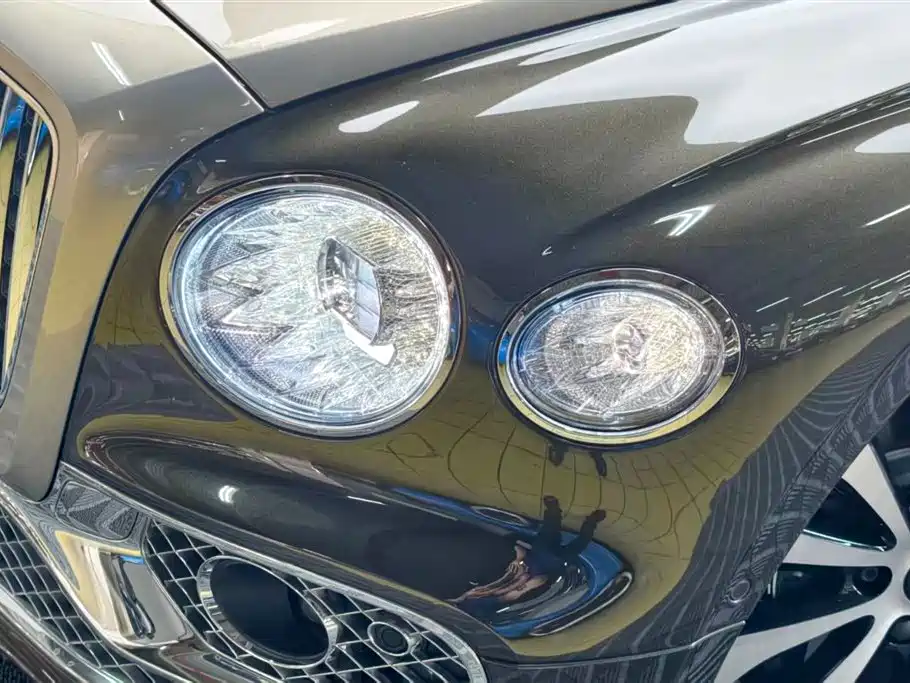Bentley Flying Spur — миниатюра 7