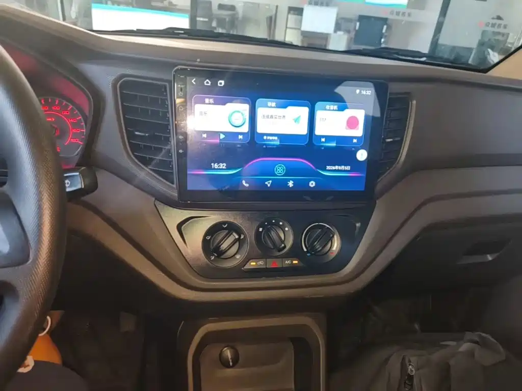 Wuling Hongguang V — миниатюра 13