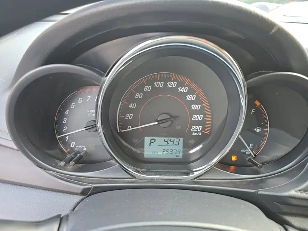 Toyota Yaris L — миниатюра 12