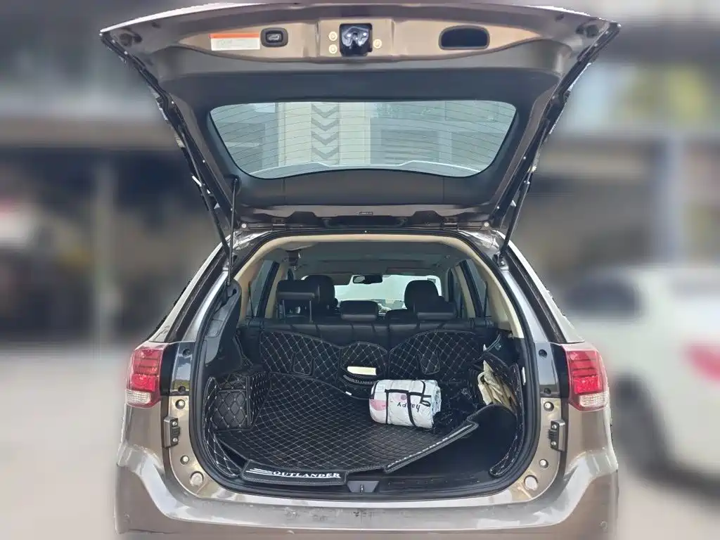 Mitsubishi Outlander — миниатюра 15
