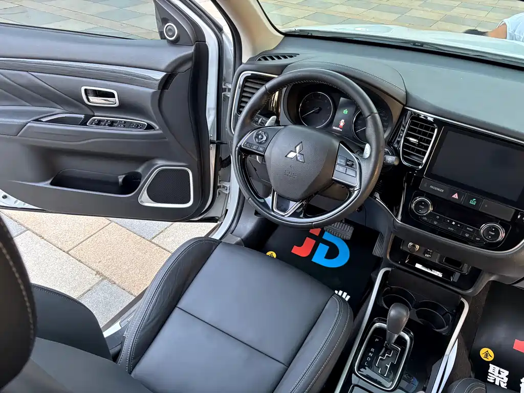 Mitsubishi Outlander — миниатюра 21