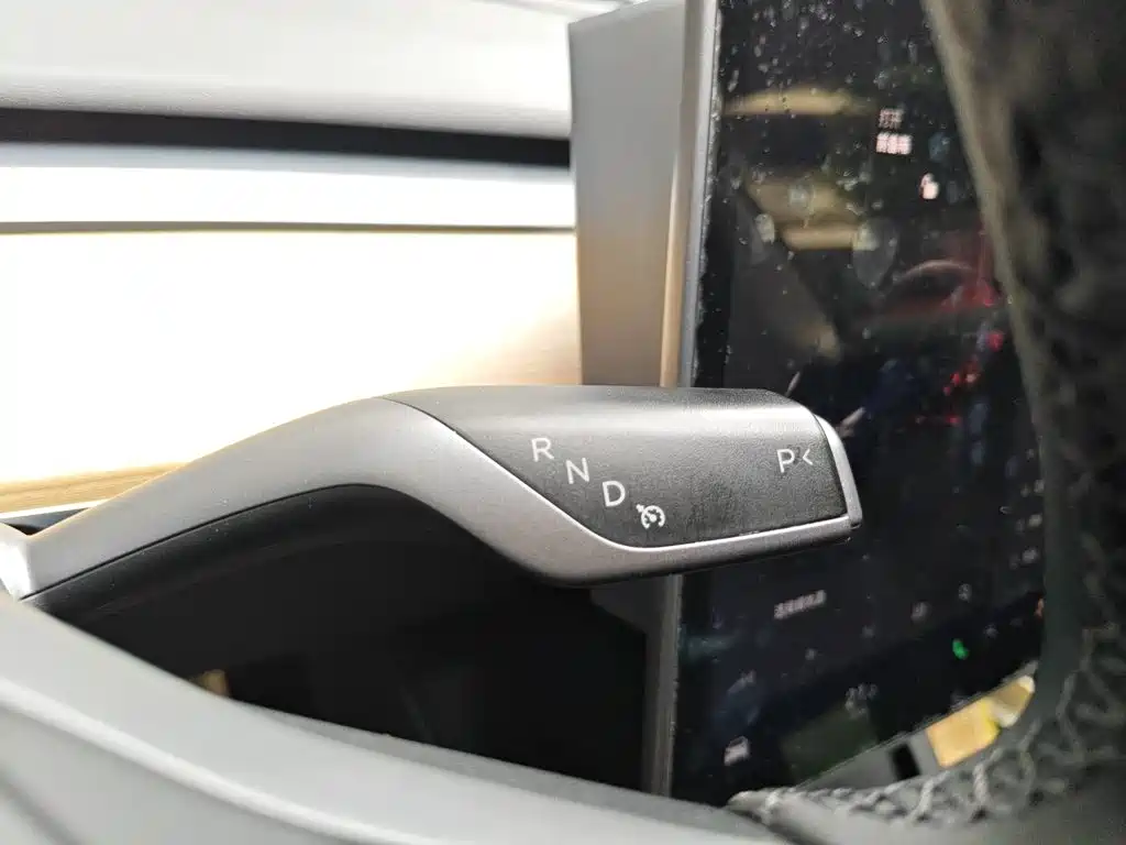 Tesla Model 3 — миниатюра 11