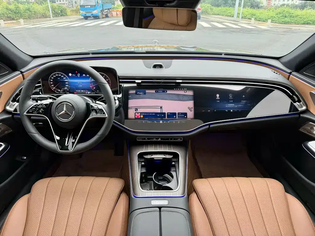Mercedes-Benz E-Class — миниатюра 5