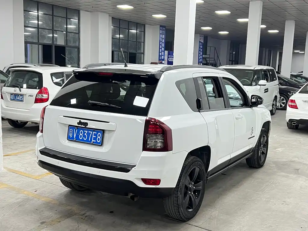 Jeep Compass (Import) — миниатюра 4