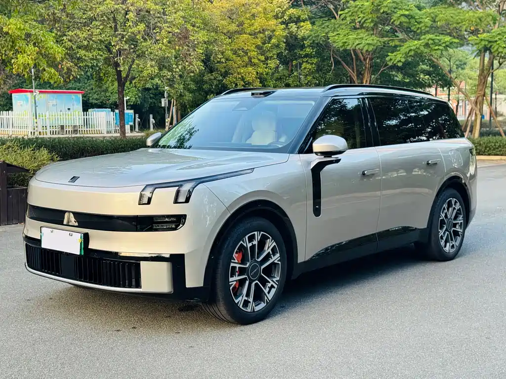 Lynk & Co 900 — миниатюра 3