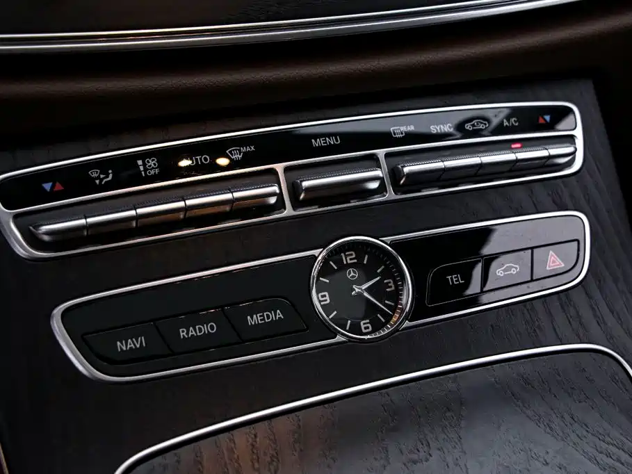 Mercedes-Benz E-Class — миниатюра 9