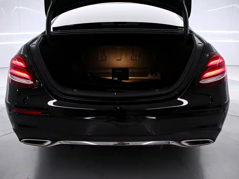 Mercedes-Benz E-Class — миниатюра 18