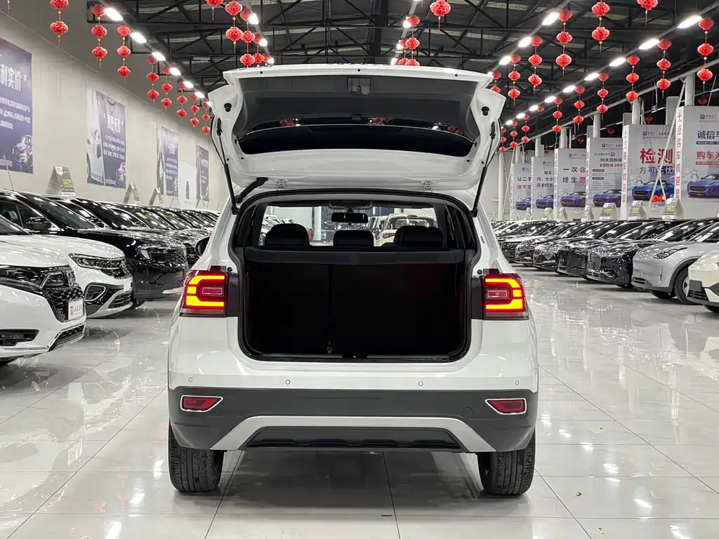 VOLKSWAGEN EXPLORING THE SHADOW