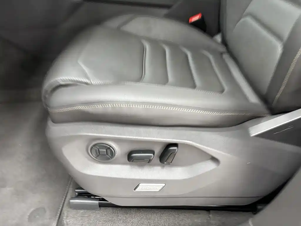 Volkswagen Touareg — миниатюра 12