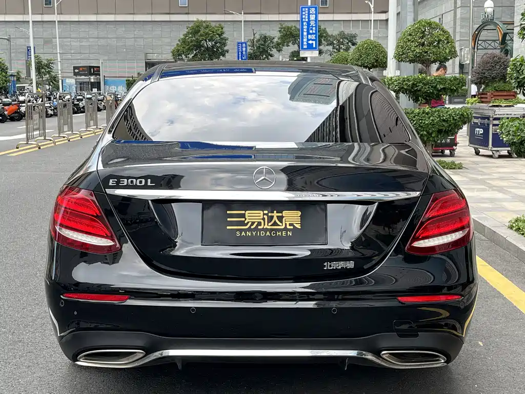 Mercedes-Benz E-Class — миниатюра 5