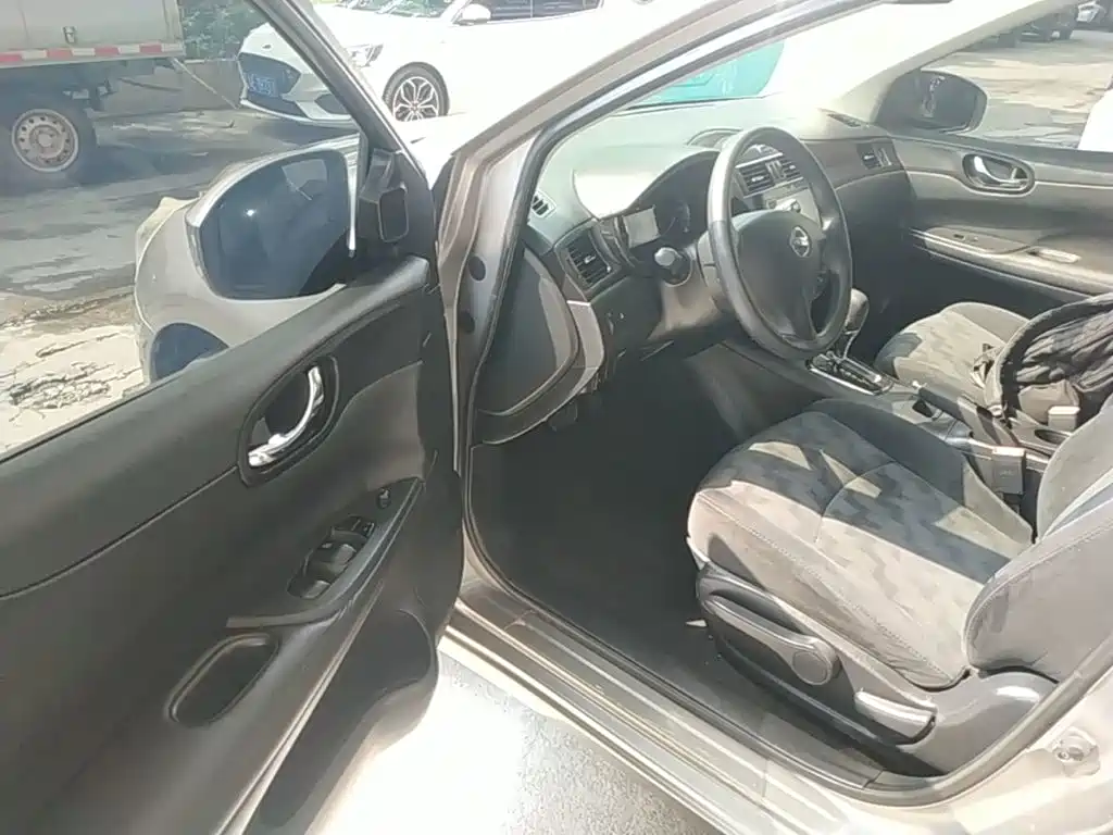 Nissan Tiida — миниатюра 16