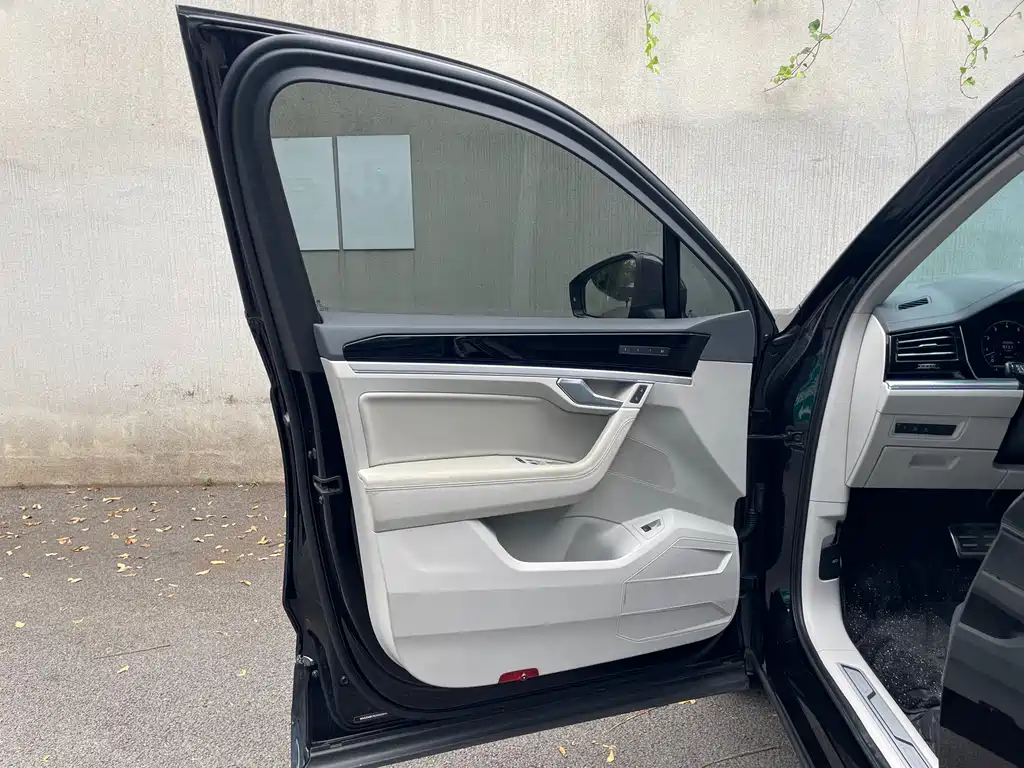 Volkswagen Touareg — миниатюра 28