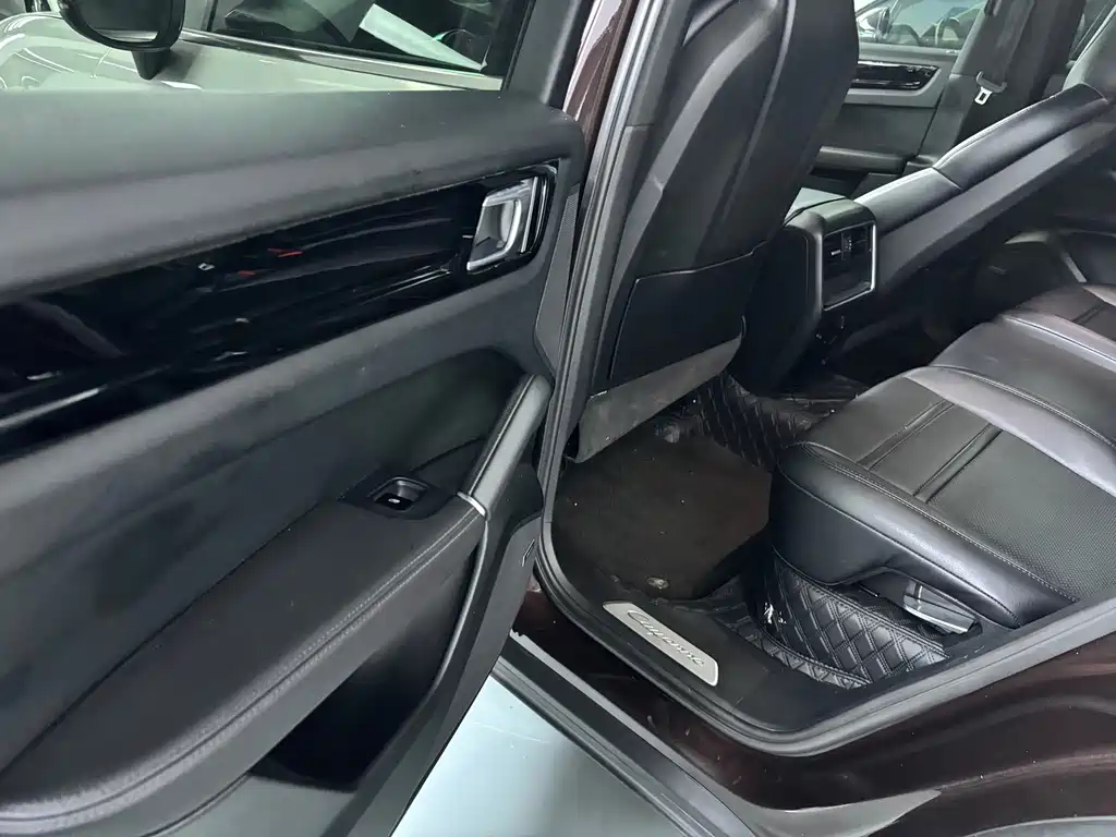Porsche Cayenne — миниатюра 8