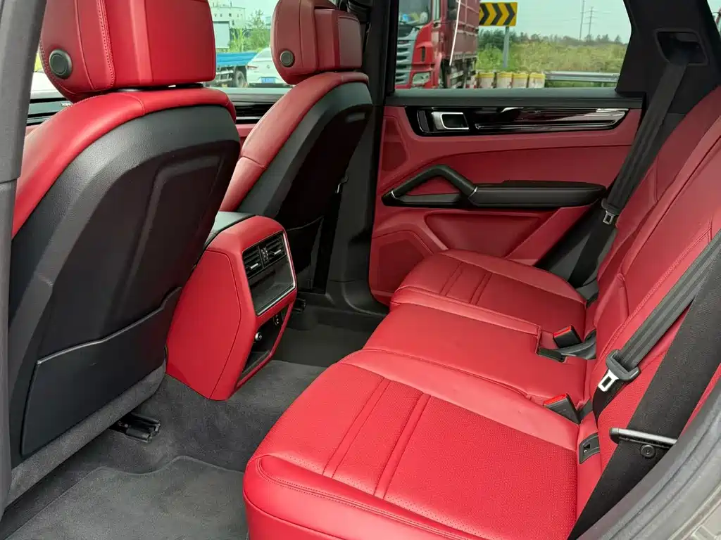 Porsche Cayenne — миниатюра 9