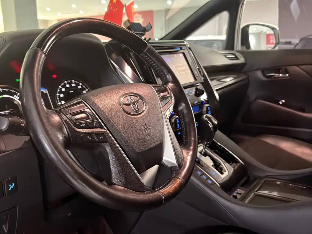 Toyota Vellfire — миниатюра 7