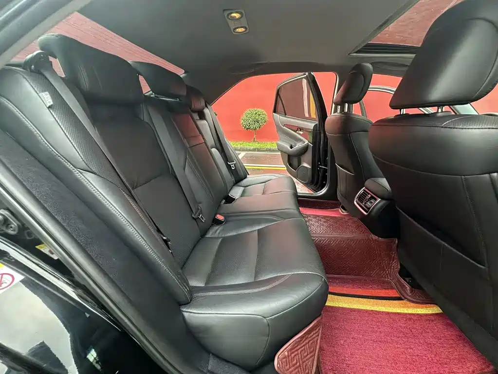 Toyota Crown — миниатюра 11