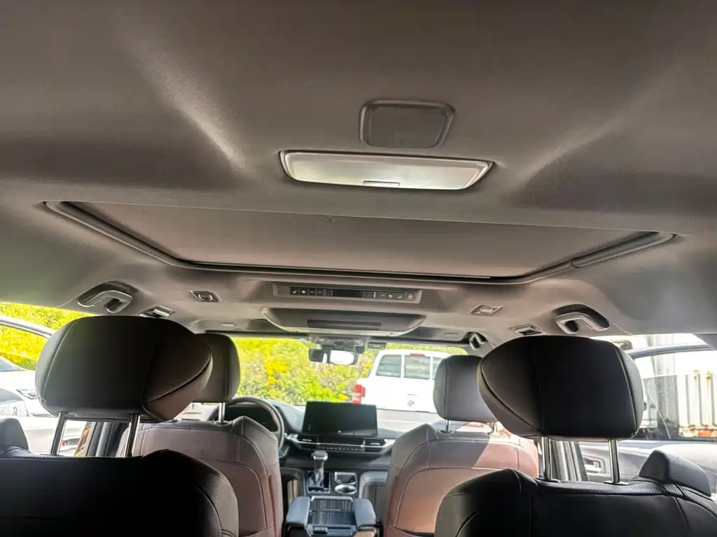 Toyota Sienna — миниатюра 3