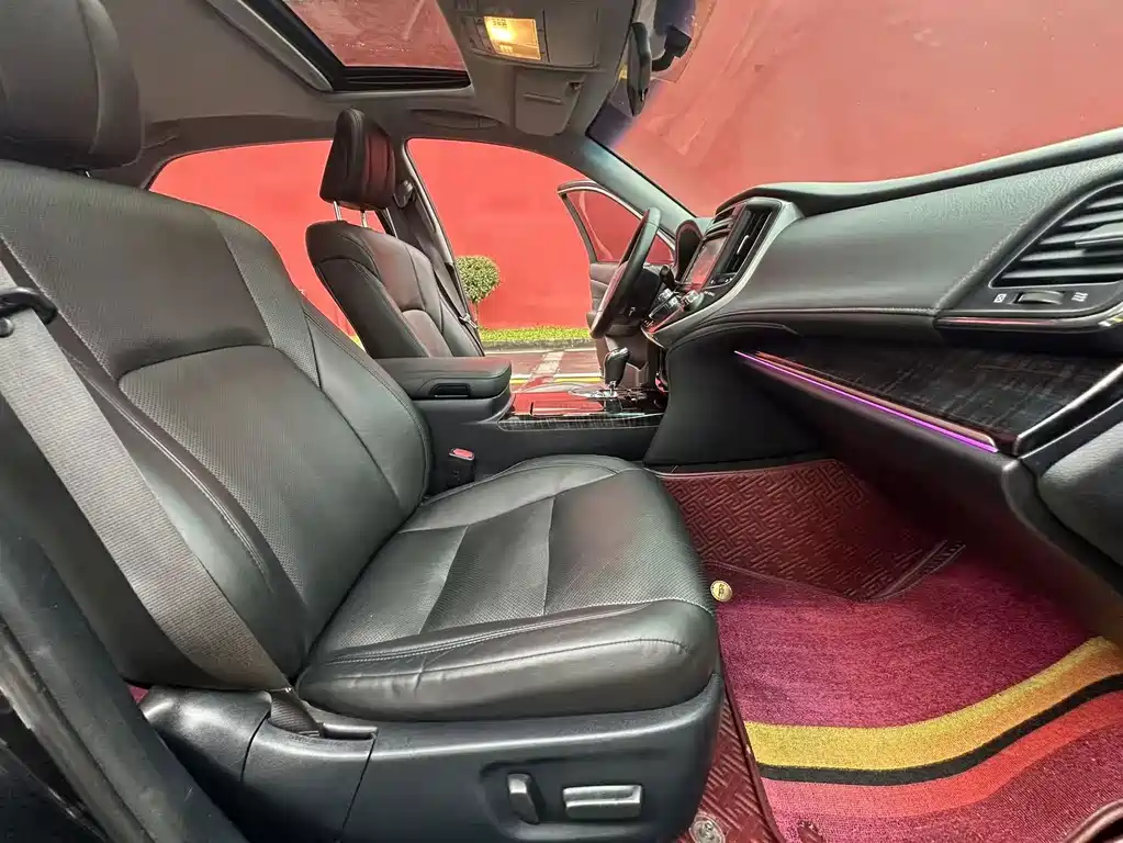 Toyota Crown — миниатюра 10
