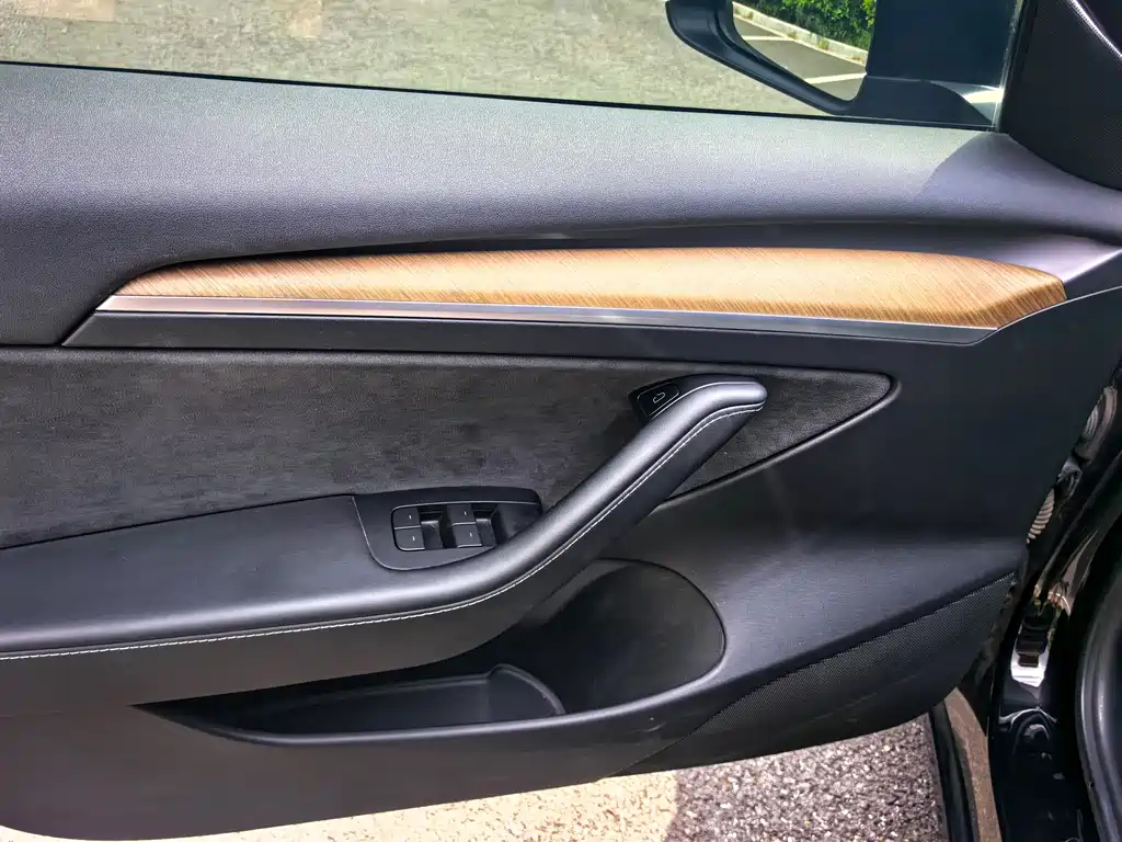 Tesla Model 3 — миниатюра 9