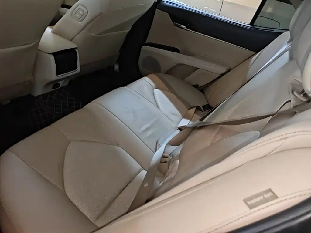 Toyota Camry — миниатюра 17