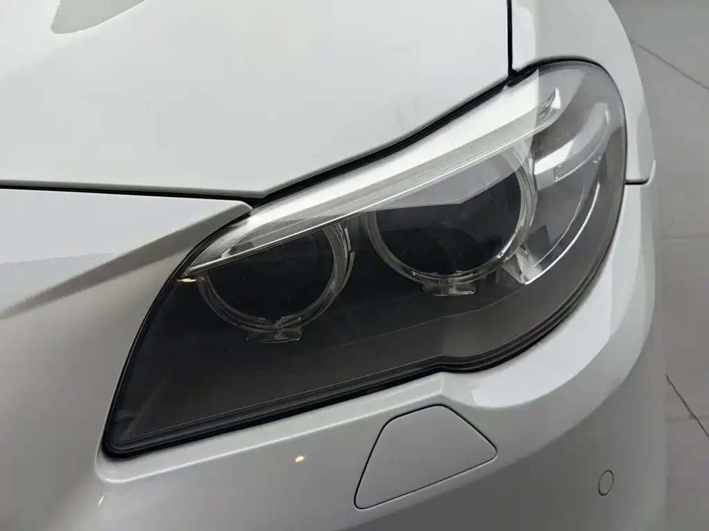 BMW 5 Series — миниатюра 7
