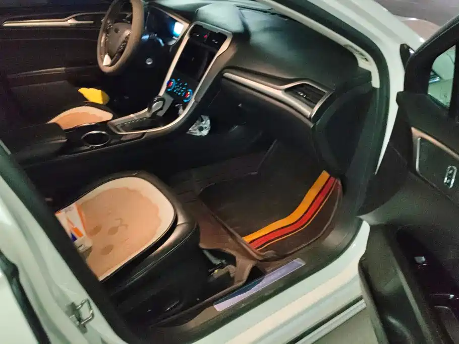 Ford Mondeo — миниатюра 8