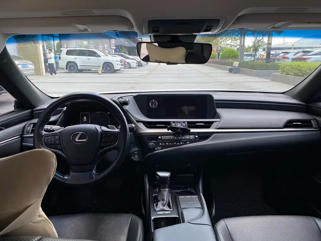 Lexus ES — миниатюра 8
