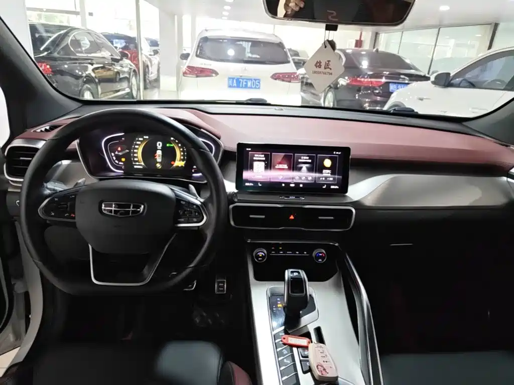 Geely Binyue — миниатюра 13