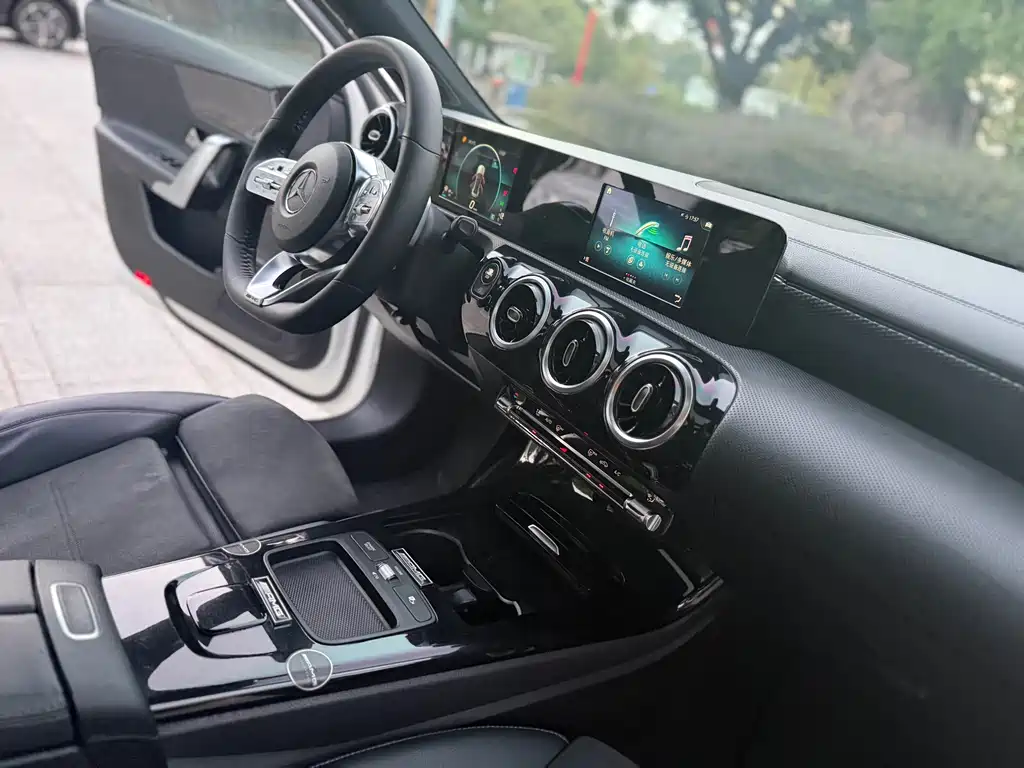 Mercedes-Benz A-Class — миниатюра 8