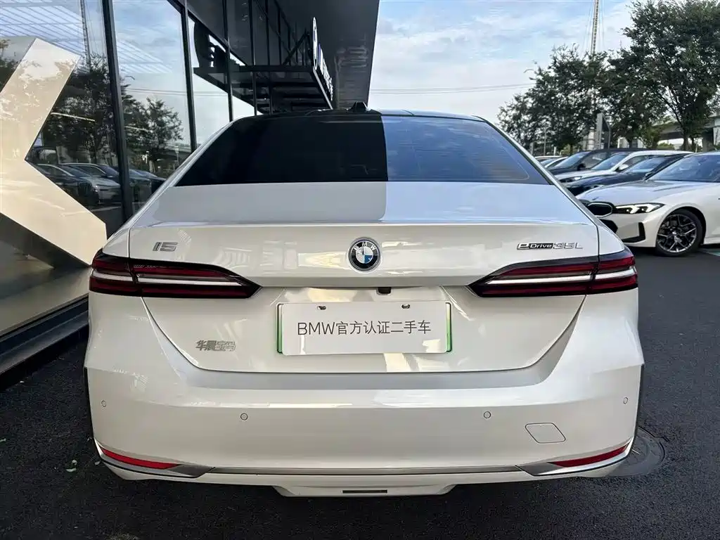 BMW i5 — миниатюра 12