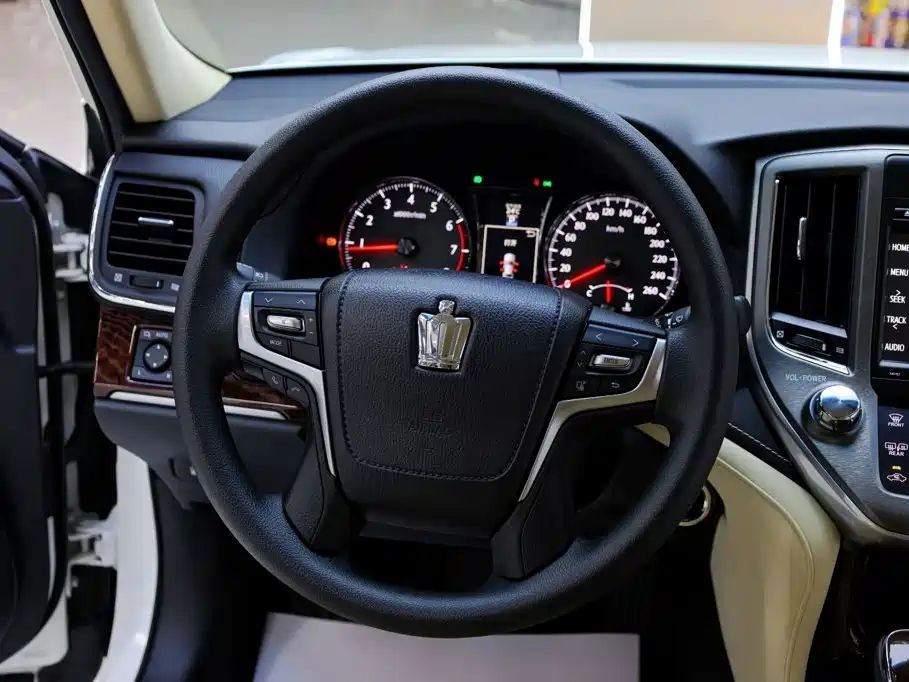 Toyota Crown — миниатюра 24