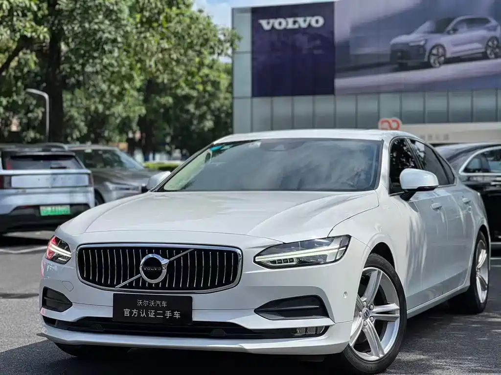 Купить Volvo S90