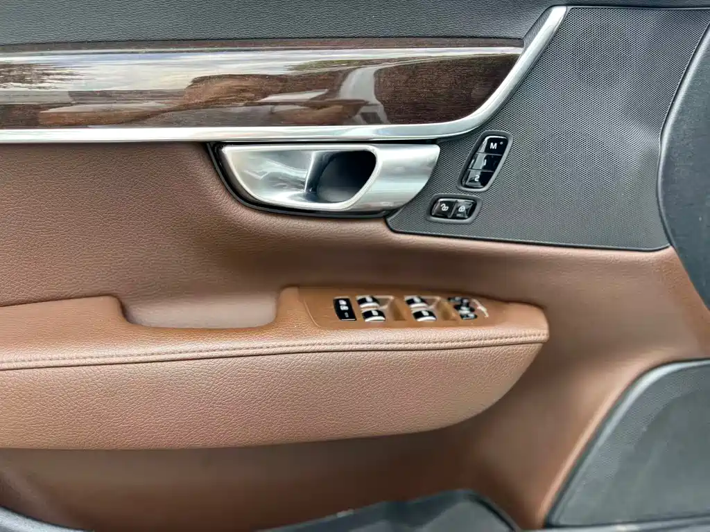 Volvo S90 2018 T4
