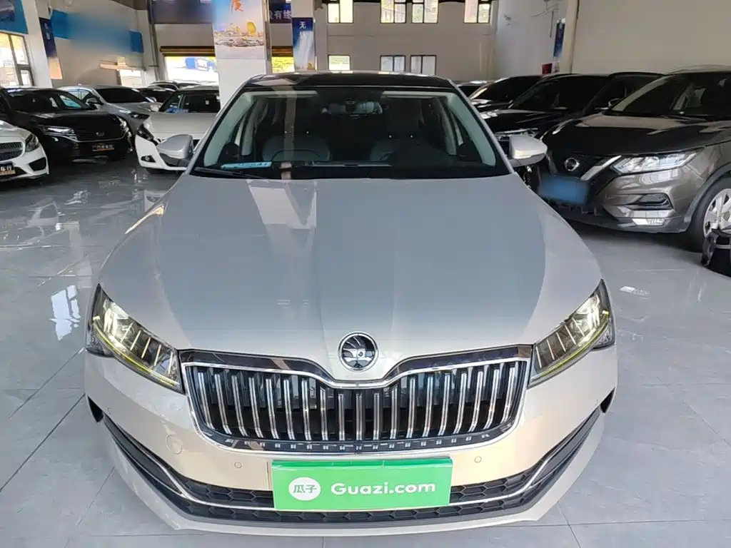 Skoda Superb — миниатюра 3