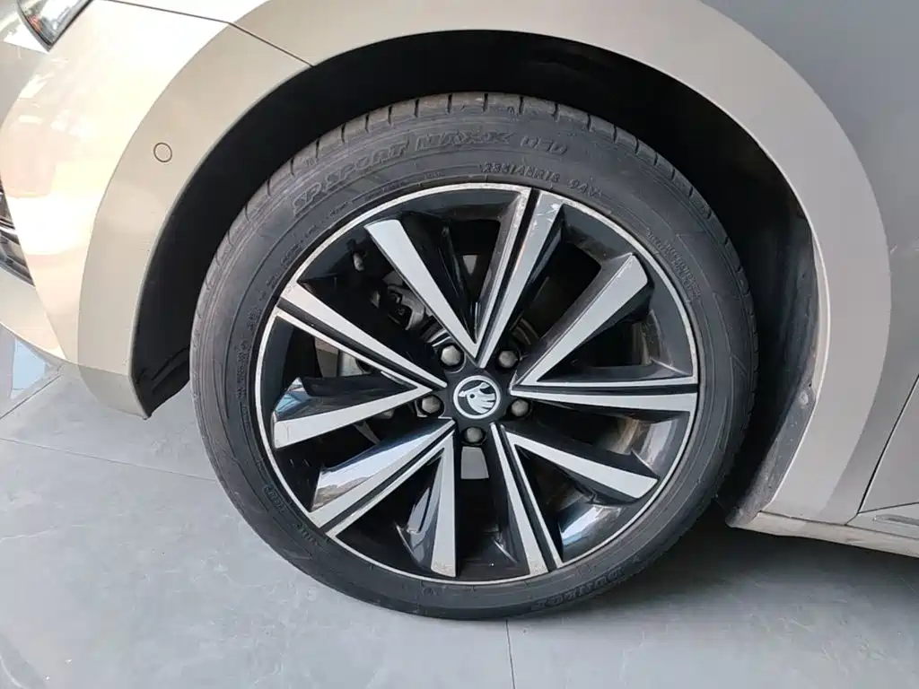 Skoda Superb — миниатюра 23