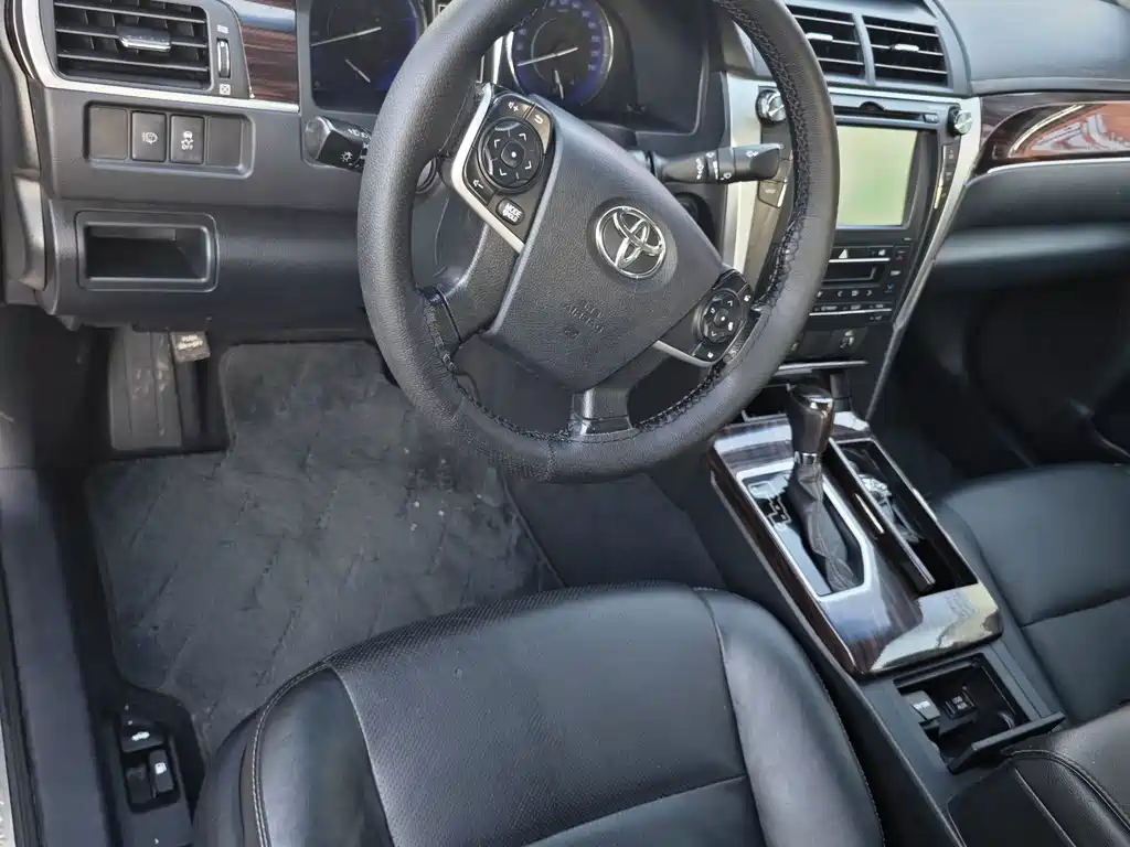 Toyota Camry — миниатюра 10