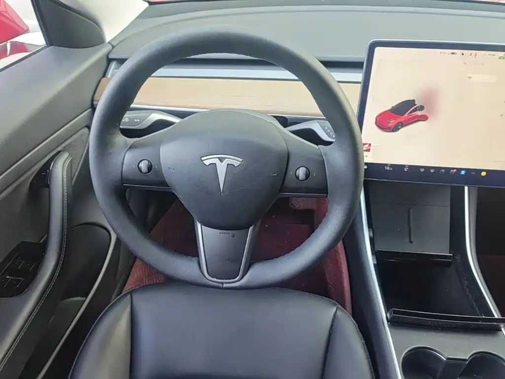 Tesla Model 3 — миниатюра 15