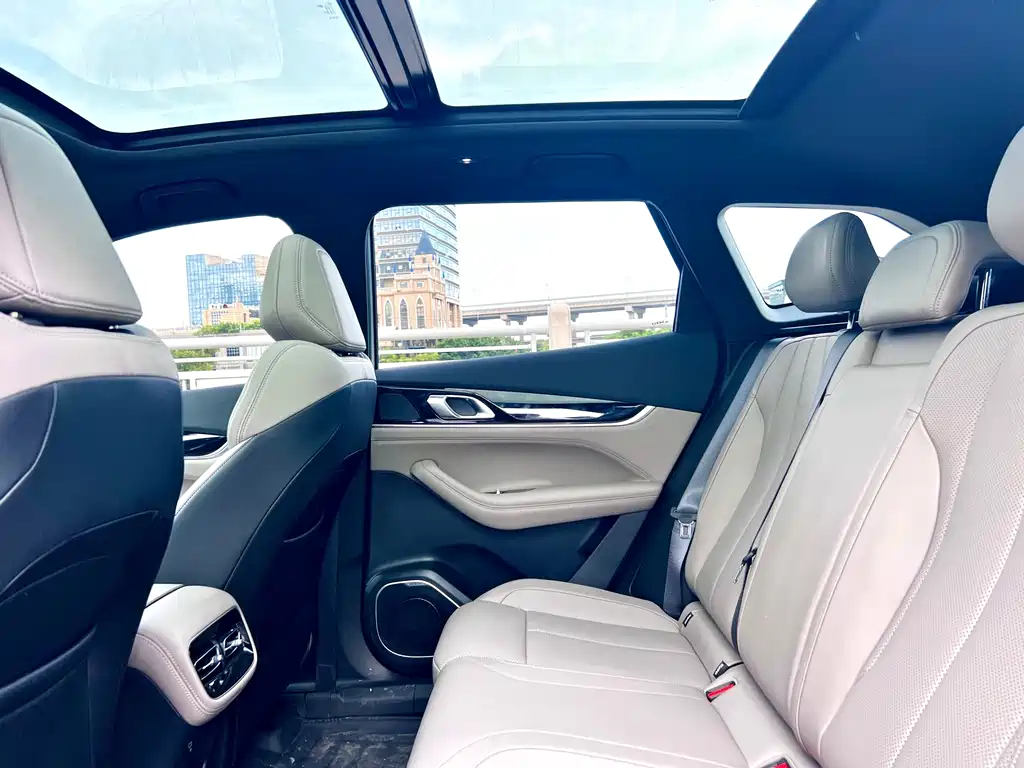 Geely Boyue L — миниатюра 10