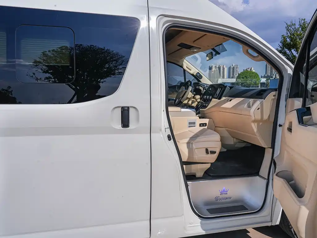 Toyota Hiace — миниатюра 6