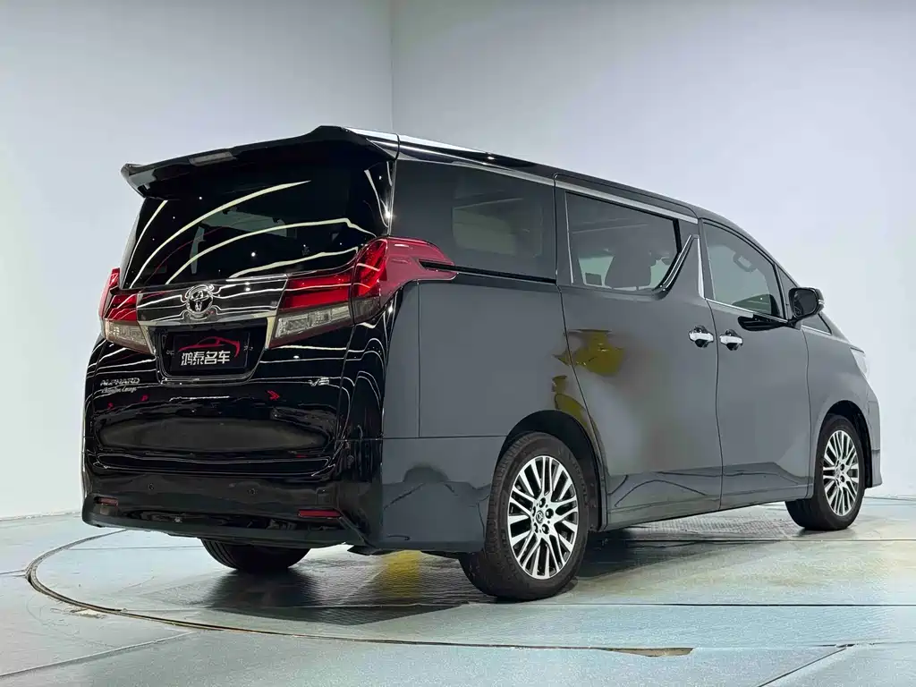 Toyota Alphard — миниатюра 23